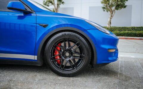 Deep Blue Metallic Tesla Model Y - UP x BBS Flugplatz Wheels, Carbon Ceramic Big Brake Kit