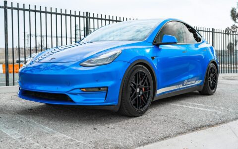 Deep Blue Metallic Tesla Model Y - UP x BBS Flugplatz Wheels, Carbon Ceramic Big Brake Kit