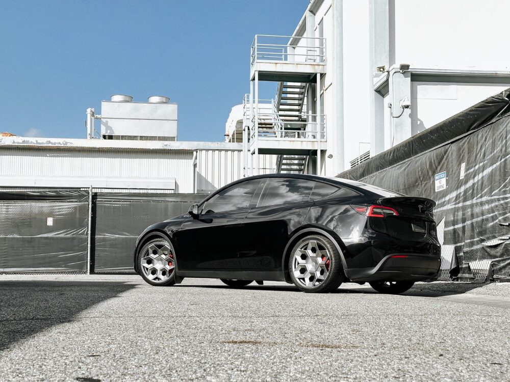 Black Tesla Model Y – UP CYBRHEX Forged Wheels in Satin Titanium
