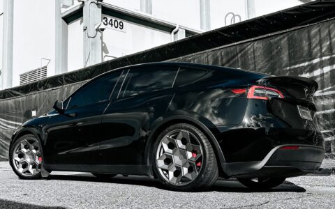 Black Tesla Model Y - UP CYBRHX Wheels in Satin Titanium