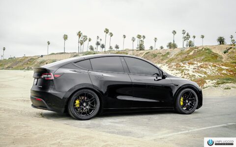 Black Tesla Model Y - UP x BBS Flugplatz Wheels