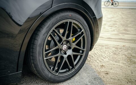 Black Tesla Model Y - UP x BBS Flugplatz Wheels