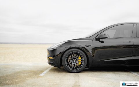 Black Tesla Model Y - UP x BBS Flugplatz Wheels