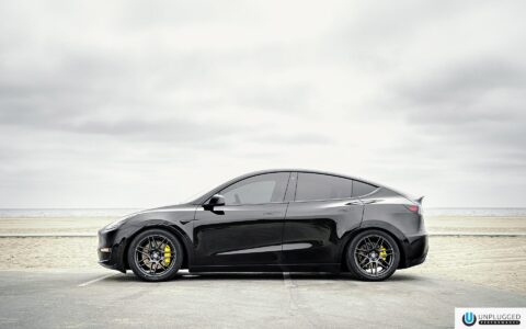Black Tesla Model Y - UP x BBS Flugplatz Wheels