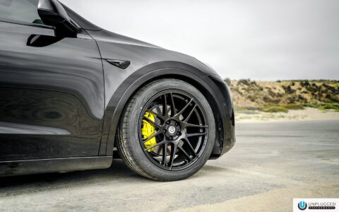 Black Tesla Model Y - UP x BBS Flugplatz Wheels