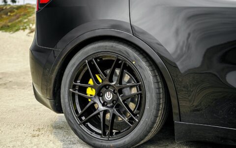 Black Tesla Model Y - UP x BBS Flugplatz Wheels