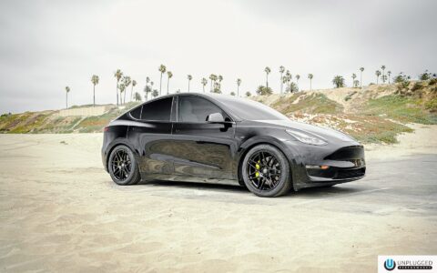 Black Tesla Model Y - UP x BBS Flugplatz Wheels