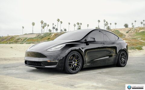 Black Tesla Model Y - UP x BBS Flugplatz Wheels