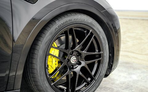 Black Tesla Model Y - UP x BBS Flugplatz Wheels