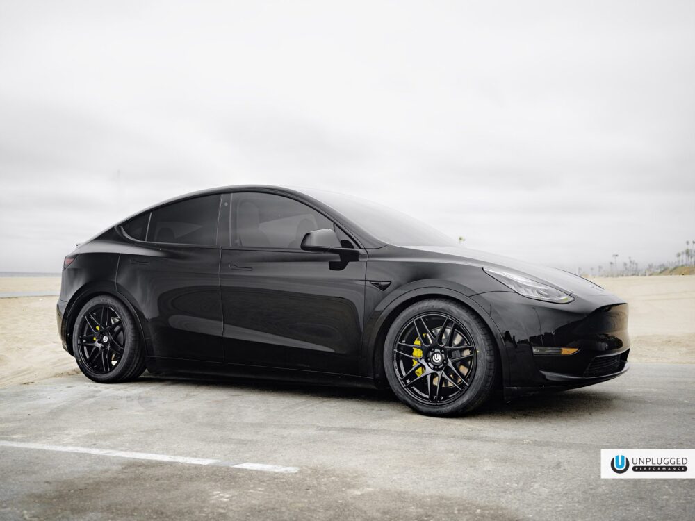 Blacked Out Tesla Model Y – UP x BBS Flugplatz Wheels
