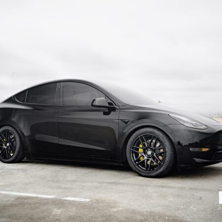 Blacked Out Tesla Model Y – UP x BBS Flugplatz Wheels