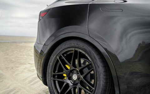 Black Tesla Model Y - UP x BBS Flugplatz Wheels