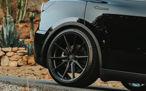Black Tesla Model Y - Vossen HF-3 Wheels