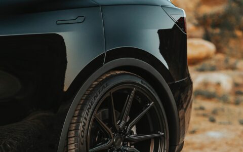 Black Tesla Model Y - Vossen HF-3 Wheels