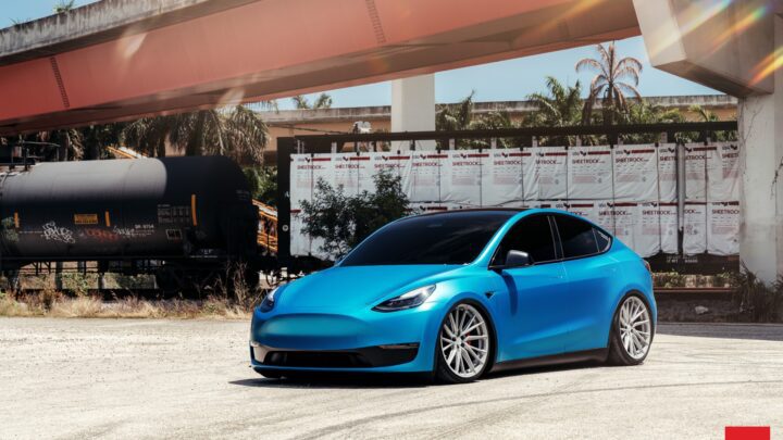 Blue Tesla Model Y – Vossen HF-4T Wheels in Satin Silver