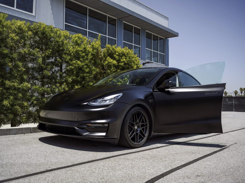 Matte Black Wrapped Tesla Model Y – UP x BBS Flugplatz Wheels