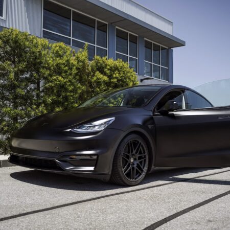 Matte Black Wrapped Tesla Model Y – UP x BBS Flugplatz Wheels
