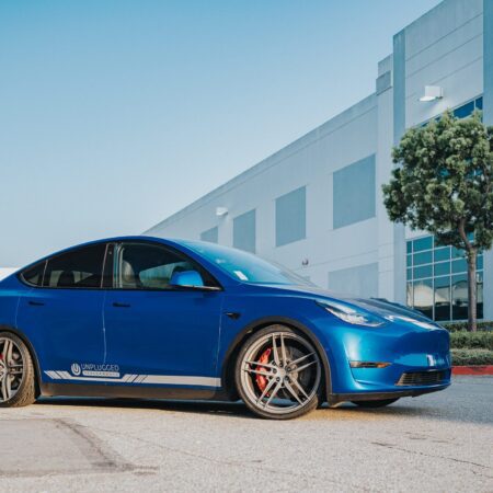 Deep Blue Metallic Tesla Model Y – UP-04 Forged Wheels