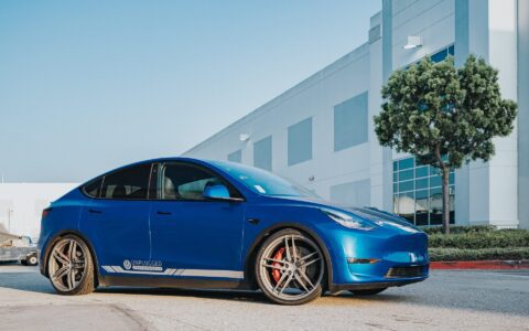Deep Blue Metallic Tesla Model Y - UP-04 Wheels
