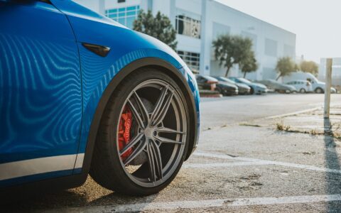 Deep Blue Metallic Tesla Model Y - UP-04 Wheels