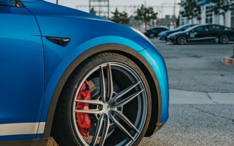 Deep Blue Metallic Tesla Model Y - UP-04 Wheels