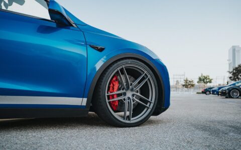 Deep Blue Metallic Tesla Model Y - UP-04 Wheels