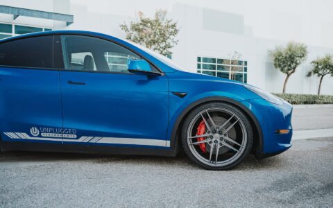 Deep Blue Metallic Tesla Model Y - UP-04 Wheels