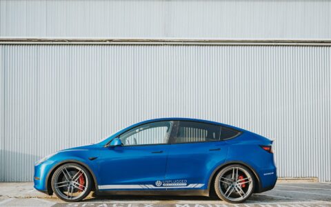 Deep Blue Metallic Tesla Model Y - UP-04 Wheels