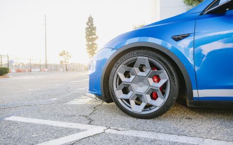 Deep Blue Metallic Tesla Model Y - UP CYBRHX Wheels in Satin Titanium