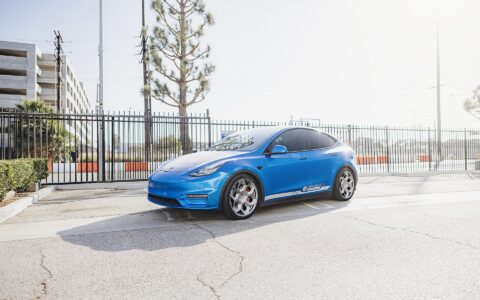 Deep Blue Metallic Tesla Model Y - UP CYBRHX Wheels in Satin Titanium
