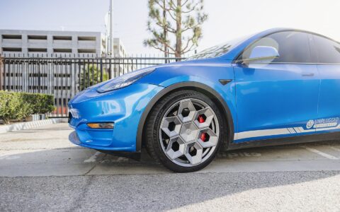 Deep Blue Metallic Tesla Model Y - UP CYBRHX Wheels in Satin Titanium