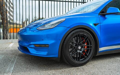 Deep Blue Metallic Tesla Model Y - UP x BBS Flugplatz Wheels, Carbon Ceramic Big Brake Kit