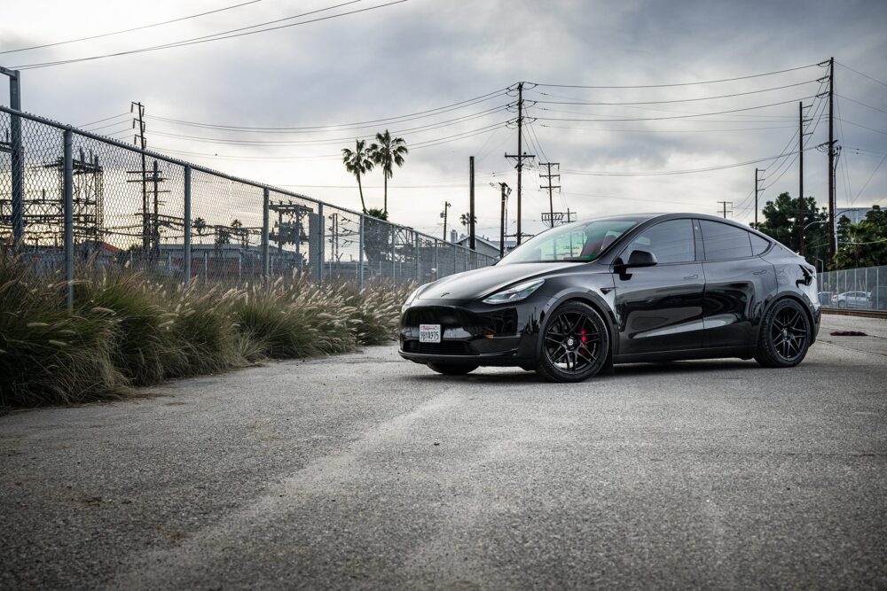 Solid Black Tesla Model Y Dual Motor Performance – UP x BBS Flugplatz Wheels