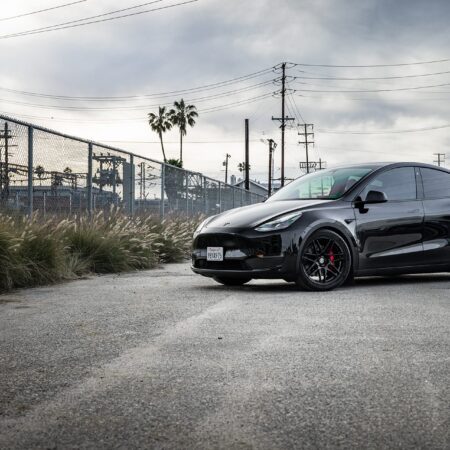 Solid Black Tesla Model Y Dual Motor Performance – UP x BBS Flugplatz Wheels