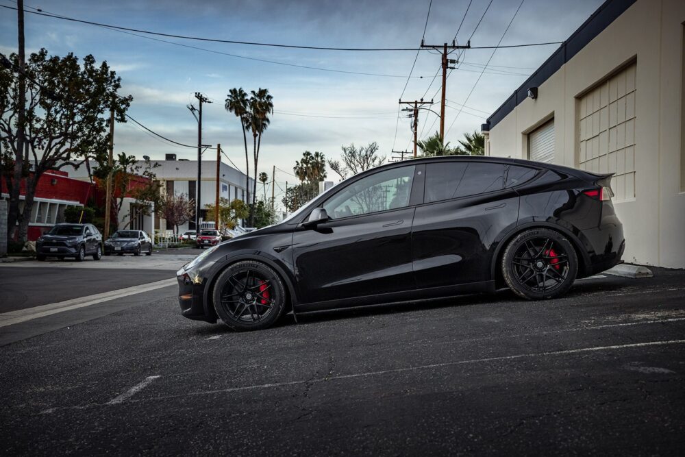 Solid Black Tesla Model Y Dual Motor Performance UP x BBS Flugplatz Wheels Image 28
