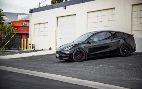 Solid Black Tesla Model Y Dual Motor Performance UP x BBS Flugplatz Wheels Image 33