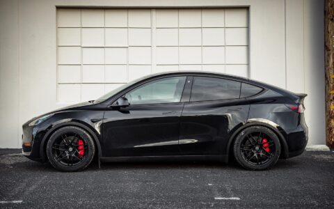 Solid Black Tesla Model Y Dual Motor Performance UP x BBS Flugplatz Wheels Image 35