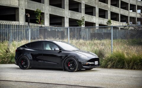 Solid Black Tesla Model Y Dual Motor Performance UP x BBS Flugplatz Wheels Image 40