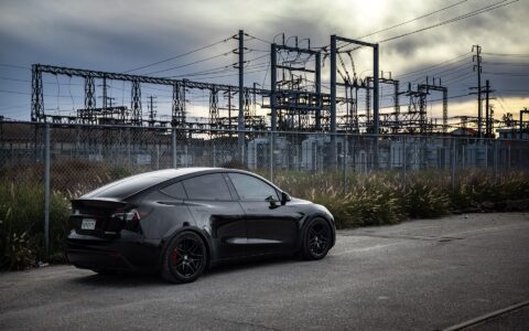 Solid Black Tesla Model Y Dual Motor Performance UP x BBS Flugplatz Wheels Image 45