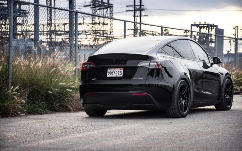 Solid Black Tesla Model Y Dual Motor Performance UP x BBS Flugplatz Wheels Image 48