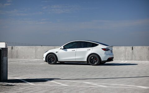 Tesla Model Y 18 inch UP.FIT Forged PD Wheel and Tire Package Satin Black Unplugged Performance Image (2)