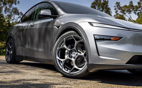 Tesla Model Y Juniper with Satin Titanium 21 inch UP-05 Forged Wheels