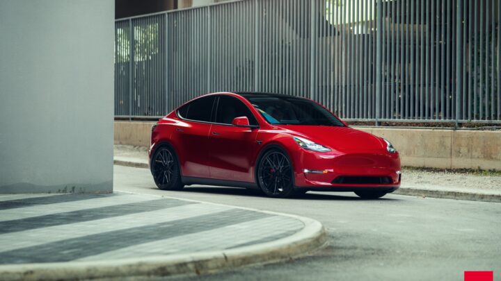 Red Tesla Model Y – Vossen HF-7 Wheels in Gloss Black