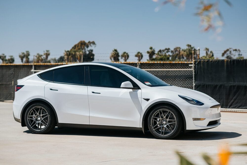 White Tesla Model Y - Flugplatz Wheels amd Luxury Suspension Kit Image 7
