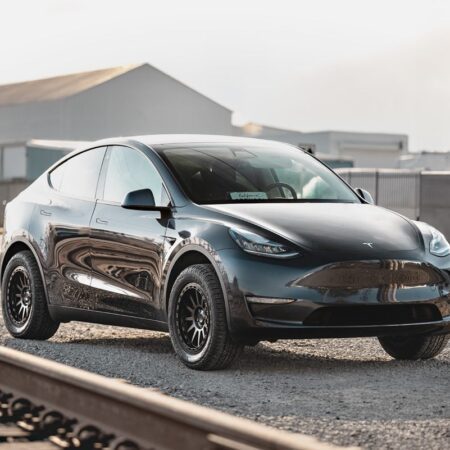 Midnight Silver Metallic Tesla Model Y – 18″ UP-03 Beadlock Off-Road Spec Forged Wheels