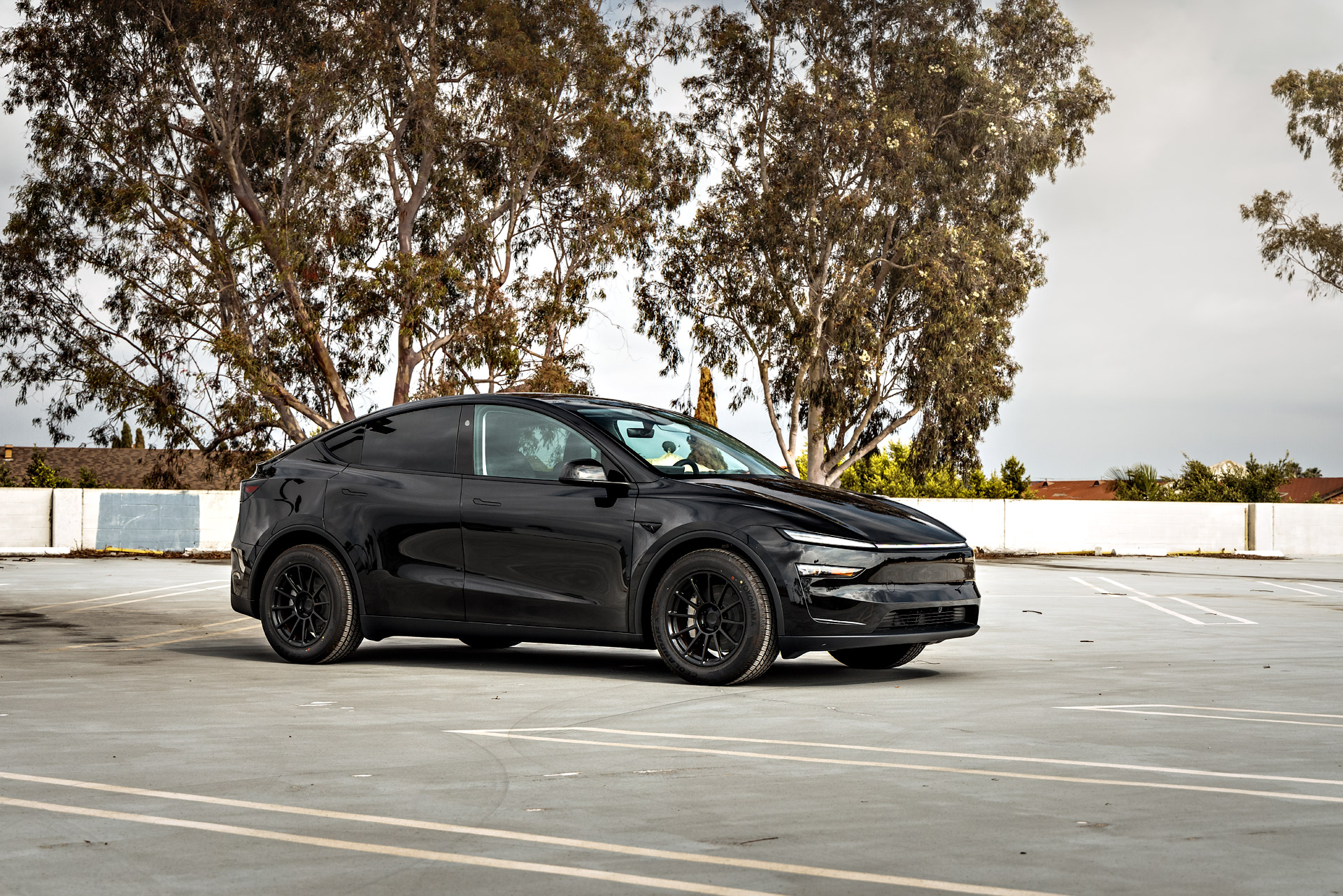 2026 Diamond Black Model Y Juniper on 18 inch Off-Road Spec UP-03 in Satin Black