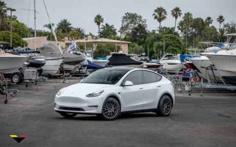 White Tesla Model Y - Vorsteiner VFF-107 Wheels in Carbon Graphite 9 White Tesla Model Y - Vorsteiner VFF-107 Wheels in Gunmetal