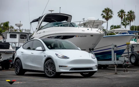 White Tesla Model Y - Vorsteiner VFF-107 Wheels in Carbon Graphite 23 White Tesla Model Y - Vorsteiner VFF-107 Wheels in Gunmetal