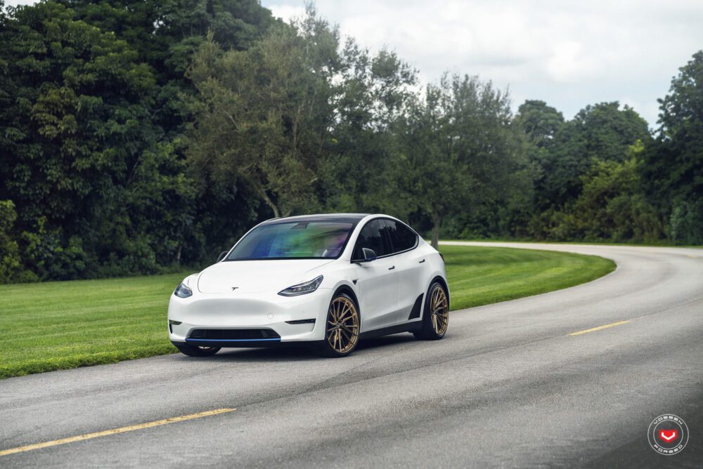 White Tesla Model Y – Vossen M-X4T Wheels in Brickell Bronze