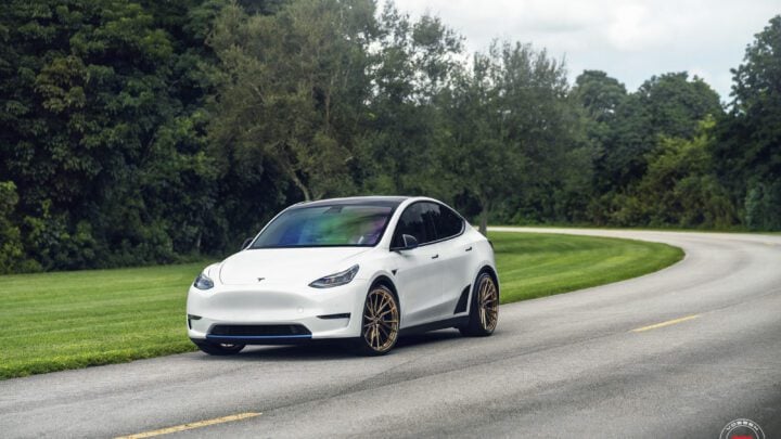White Tesla Model Y – Vossen M-X4T Wheels in Brickell Bronze